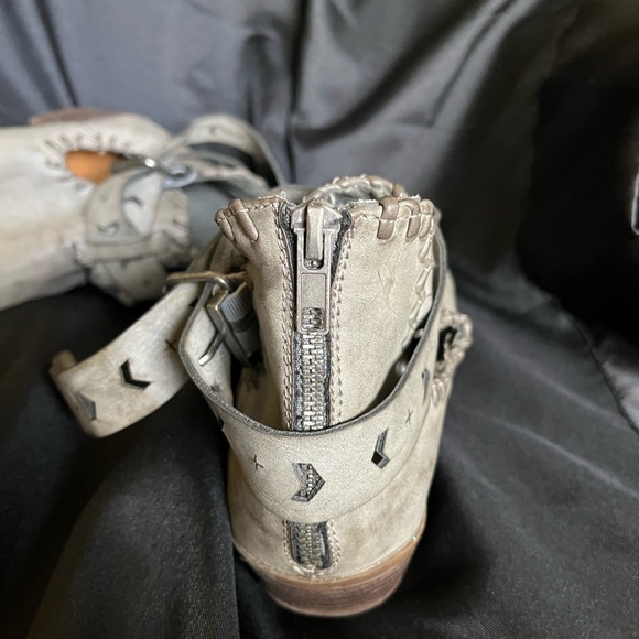 RAMPAGE~GRAY~GRUNGE LIKE BOOTS~10 - Picture 3 of 7